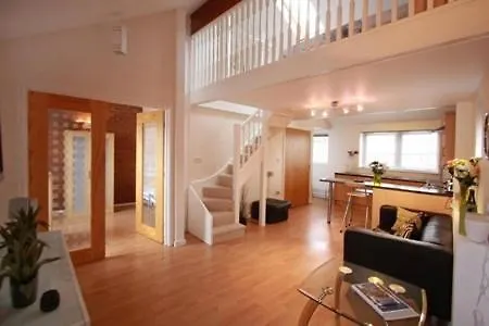 Jacobs Court Apartment *